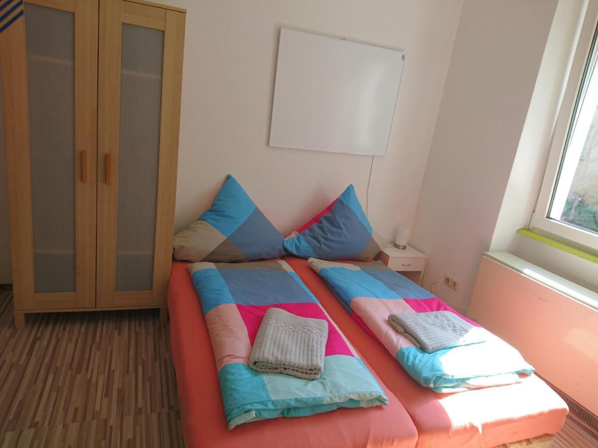 Nest City - Not A Hotel, Private Room With Shared Showers, No Parking, Breakfast, Or Kitchen, Towels Available For A Fee, Check-In 4 Pm To 11 Pm Констанц Екстер'єр фото